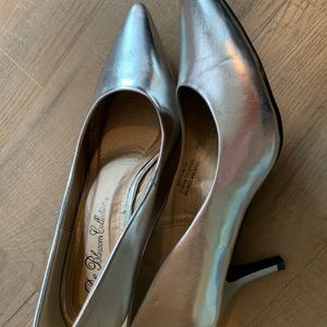 Silver pumps